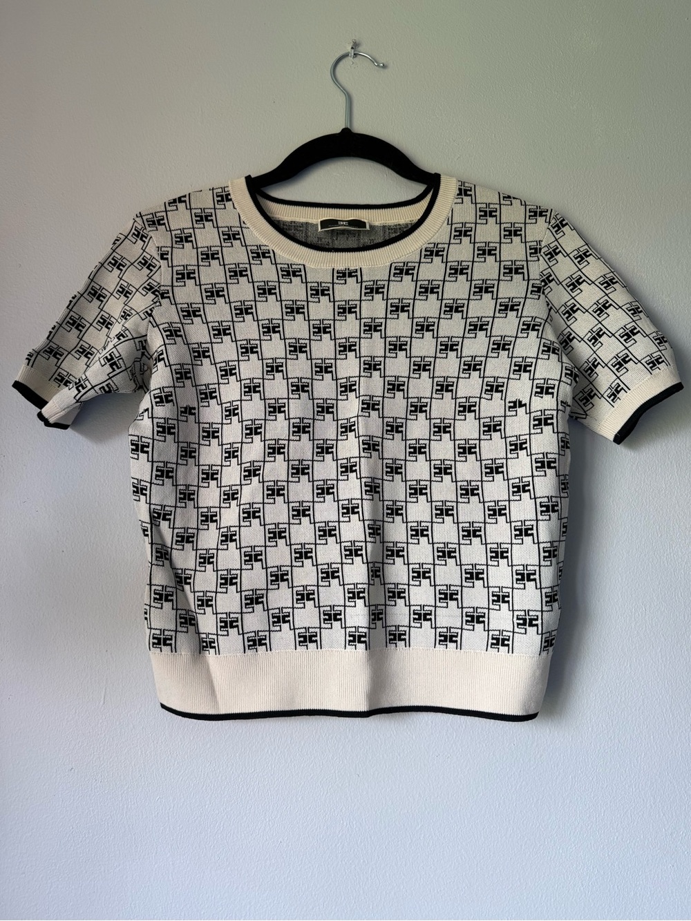 Elisabetta Franchi Crewneck Short-Sleeve Sweater in Ivory and Black SZ S